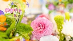 A close up of a spring flower bouquet.
